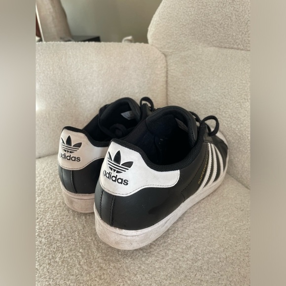 Adidas Men's Black and White and gold Superstar Sneakers 9.5 streetwear - Picture 3 of 7